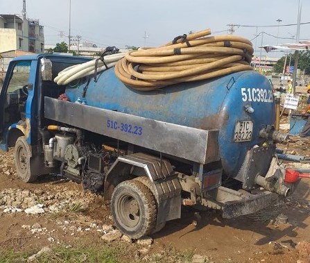 tôi đi rút hầm cầu 4
