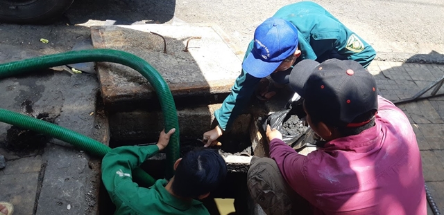 Việc sử dụng dịch vụ hút hầm cầu huyện Chợ Mới tỉnh An Giang là rất cần thiết trong trường hợp hầm cầu bị nghẹt.